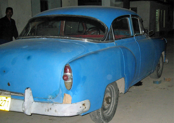 unknown blue car