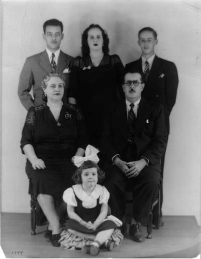 Aunt Betty family 1944