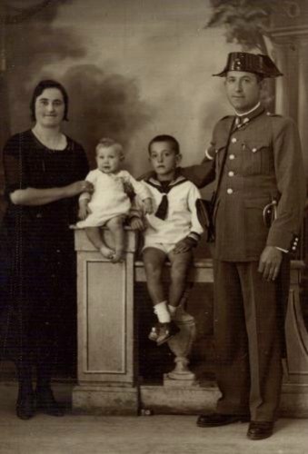 Tio Pepe and family in 1934