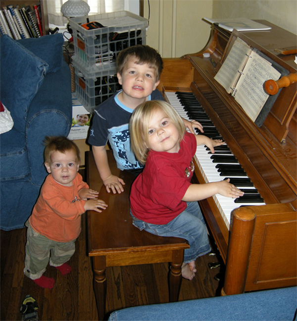 3 Desch kids at piano May 2008