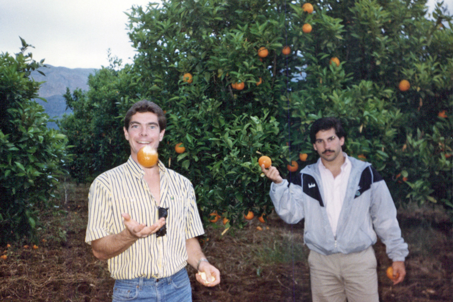 Bill
                                                          Hayward &
                                                          Steve Burnham
                                                          & Gata
                                                          oranges