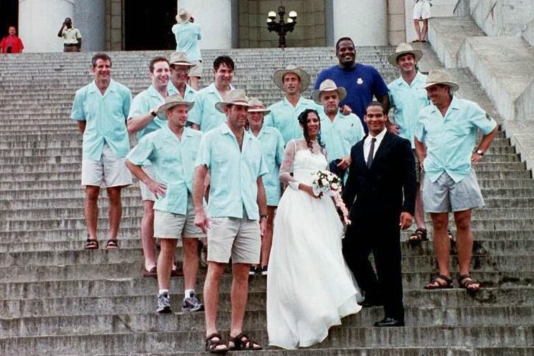 Crashinig wedding
            pic on Capitolio steps
