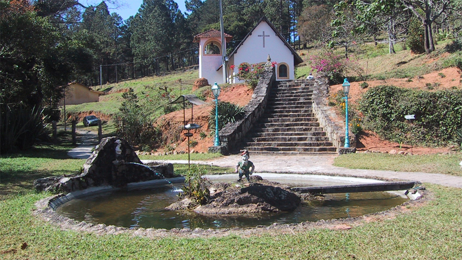 On the
            grounds of the Vale Encantado