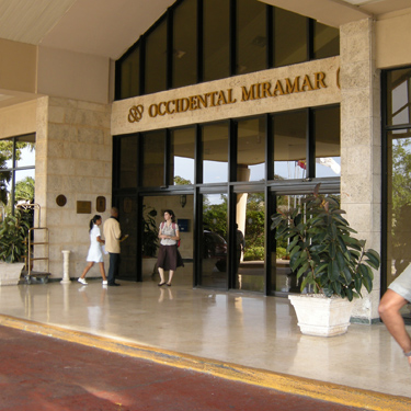 Entrance to
          Miramar Occidental
