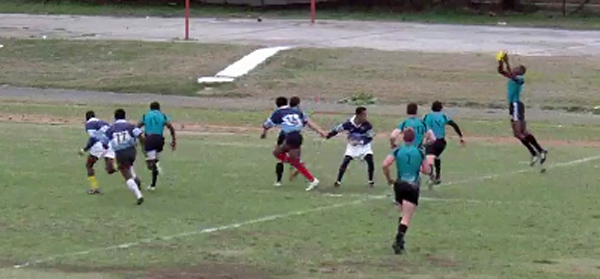 Kenny
            catches ball for try v Cuba del Este