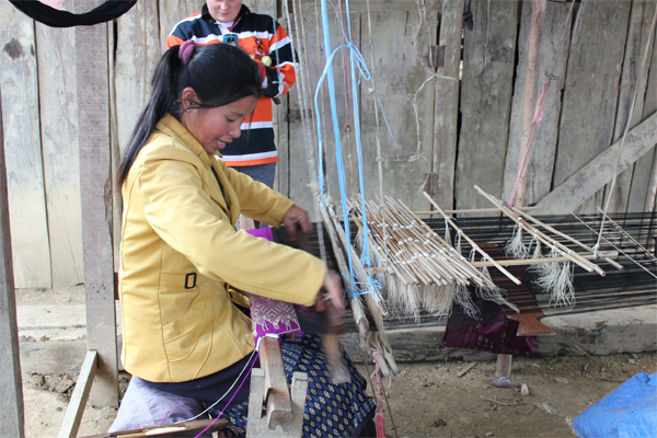 Woman weaving 1